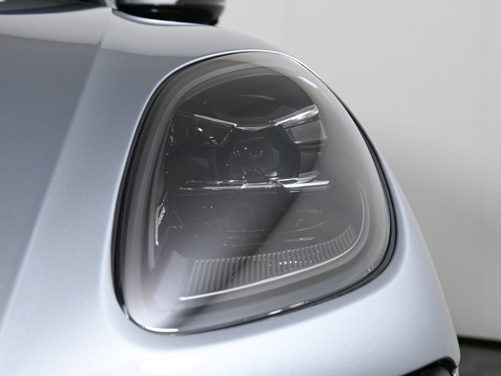 Used 2026 Porsche Macan AWD/4WD image 11