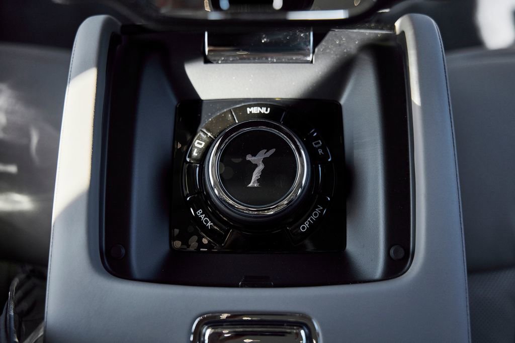 Used 2025 Rolls-Royce Phantom Sedan RWD image 60