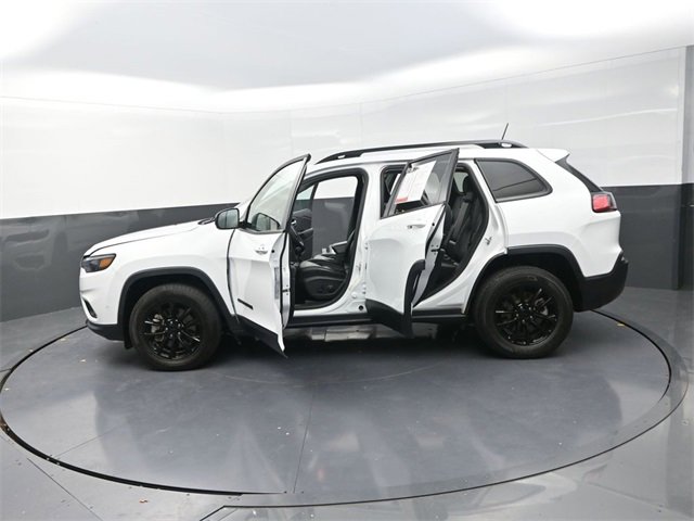 Used 2023 Jeep Cherokee Altitude Lux image 37