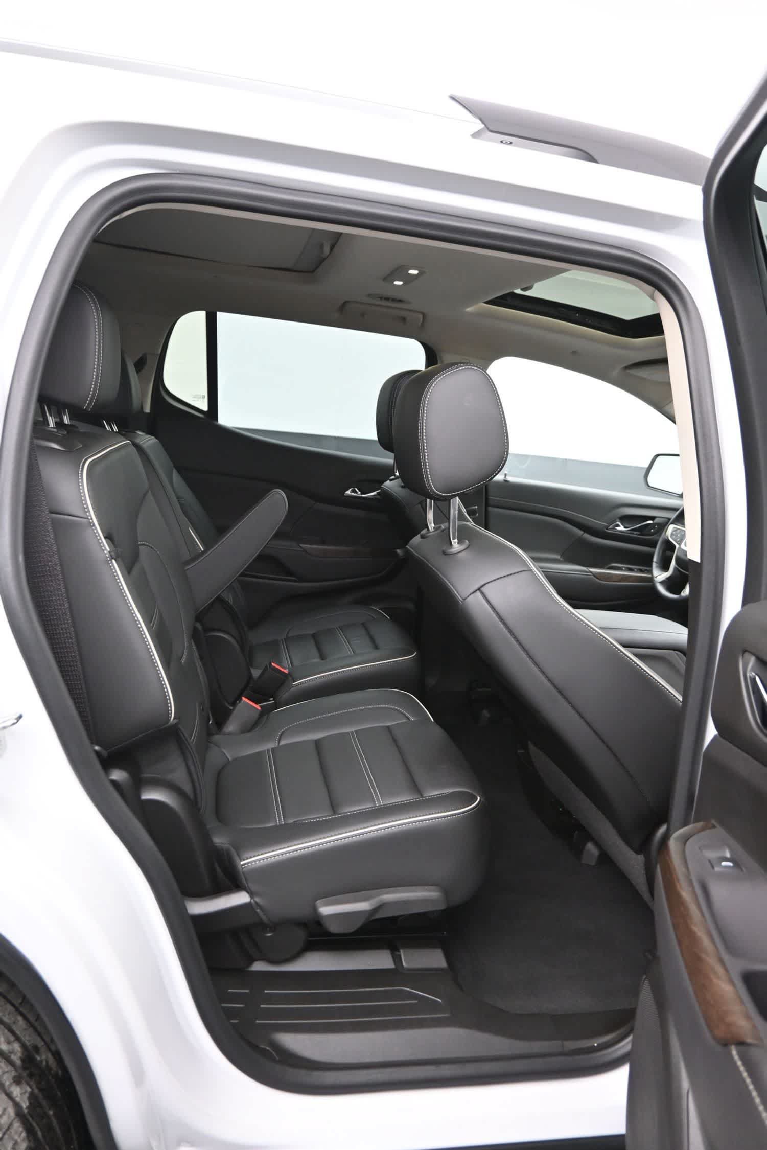 Used 2022 GMC Acadia Denali w/ Denali Ultimate Package AWD/4WD image 12