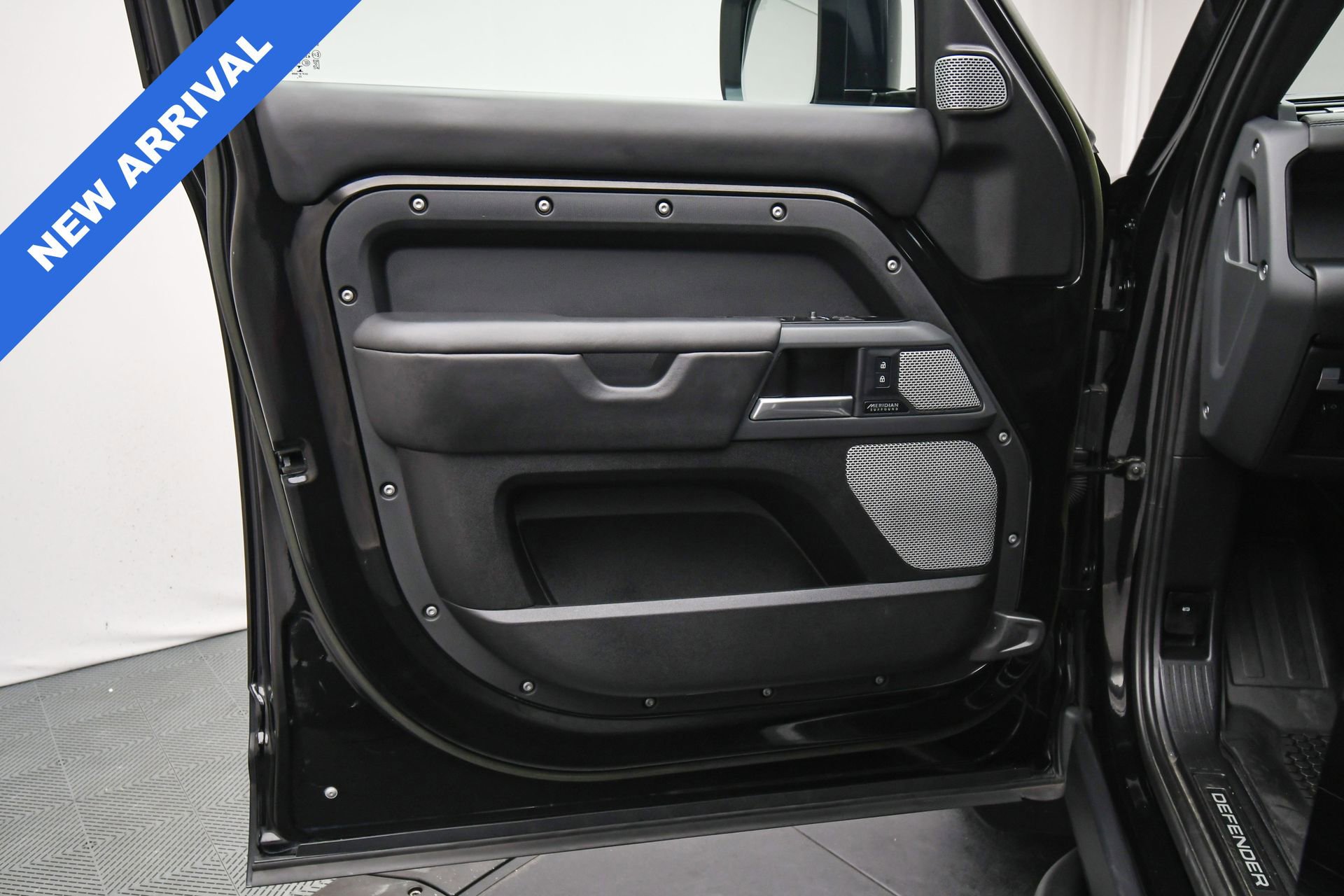 Used 2023 Land Rover Defender 130 X image 41