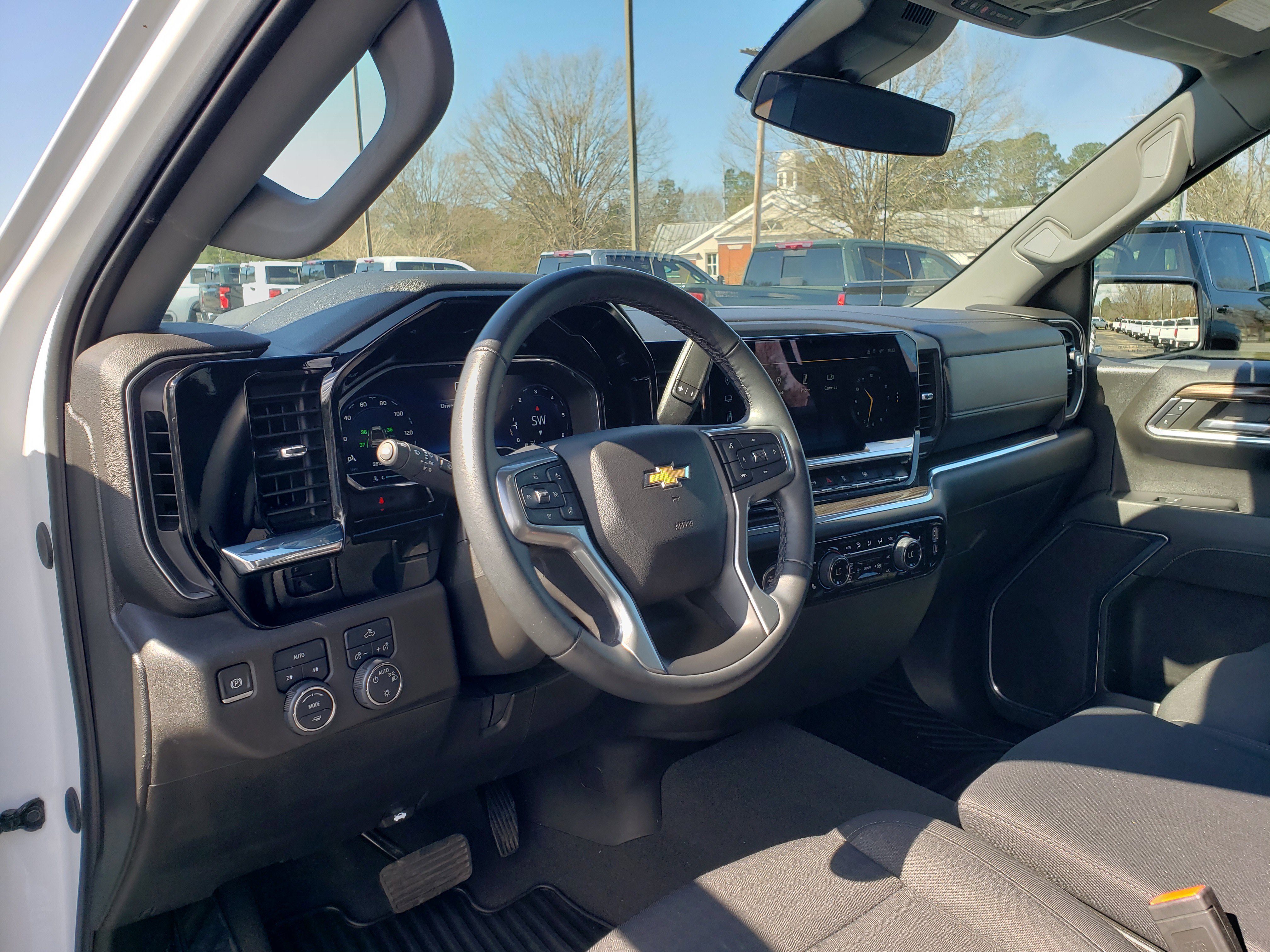 Used 2024 Chevrolet Silverado 1500 LT image 28