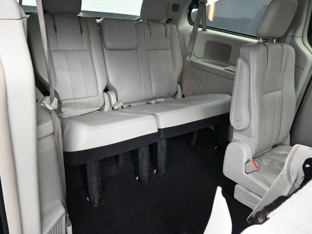 Used 2013 Chrysler Town & Country Touring image 22