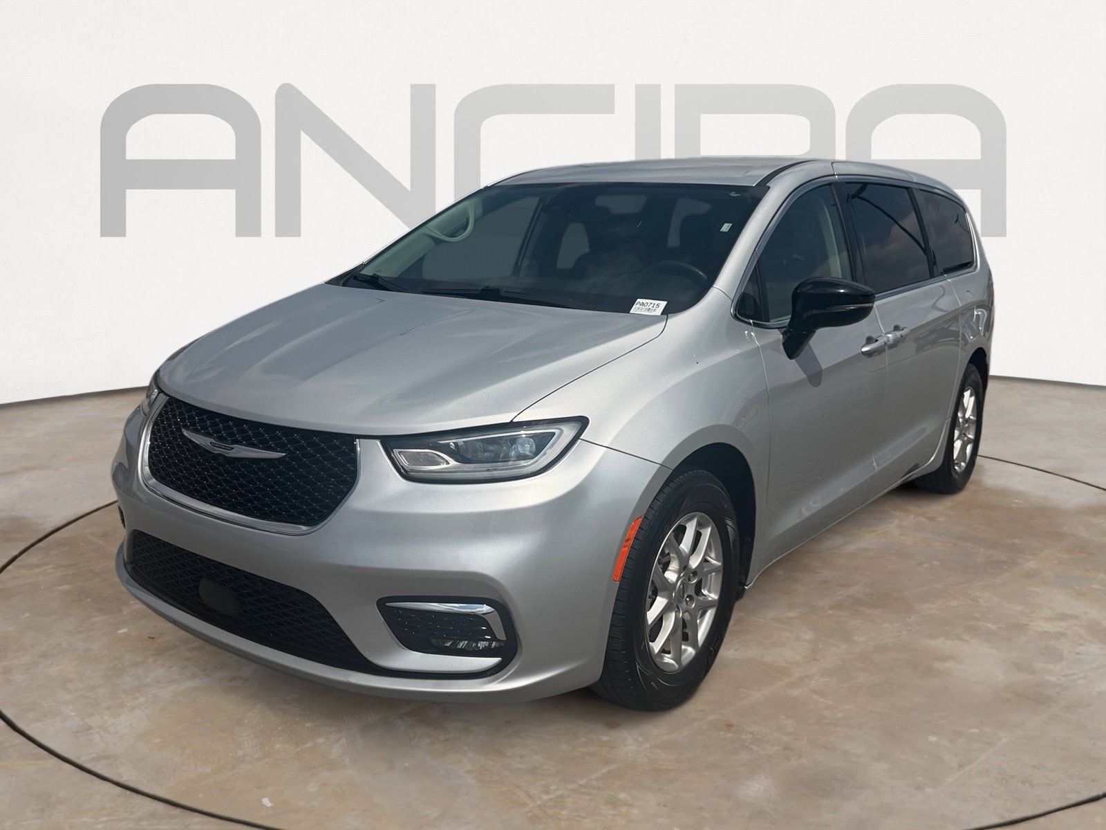 Used 2024 Chrysler Pacifica Touring-L FWD image 6