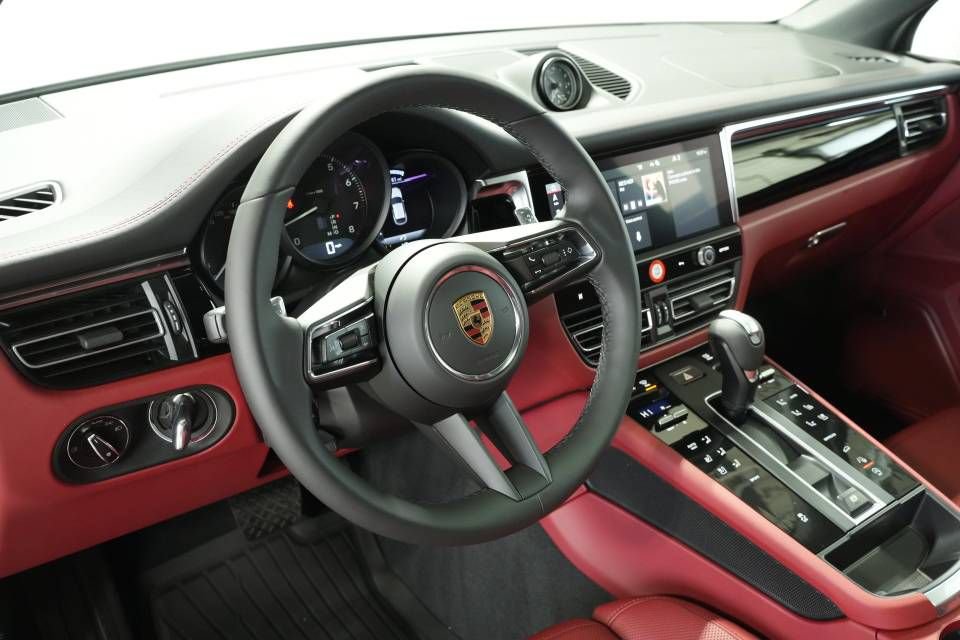 New 2026 Porsche Macan AWD/4WD image 4