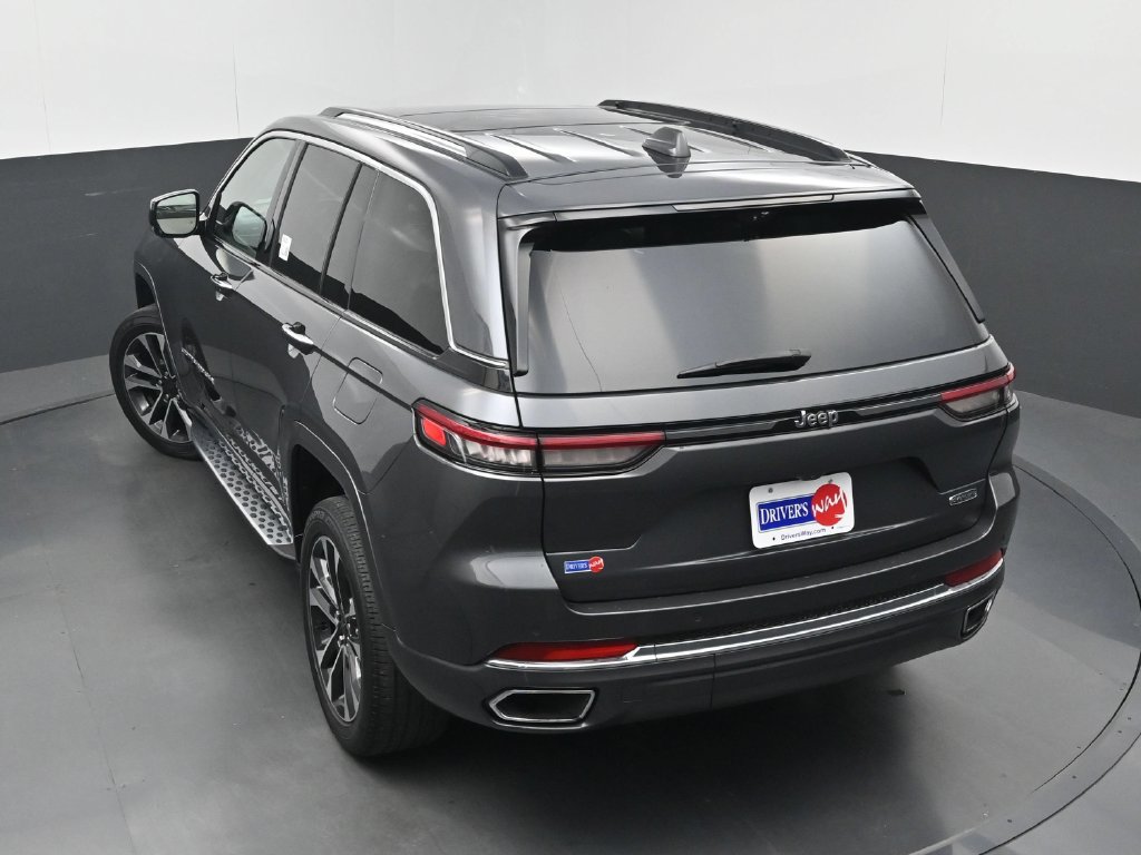 Used 2022 Jeep Grand Cherokee Overland w/ Luxury Tech Group IV RWD image 42