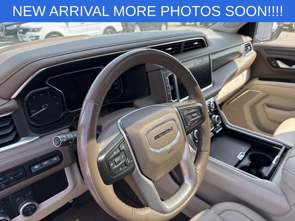 Used 2021 GMC Yukon XL Denali w/ Denali Premium Package image 17