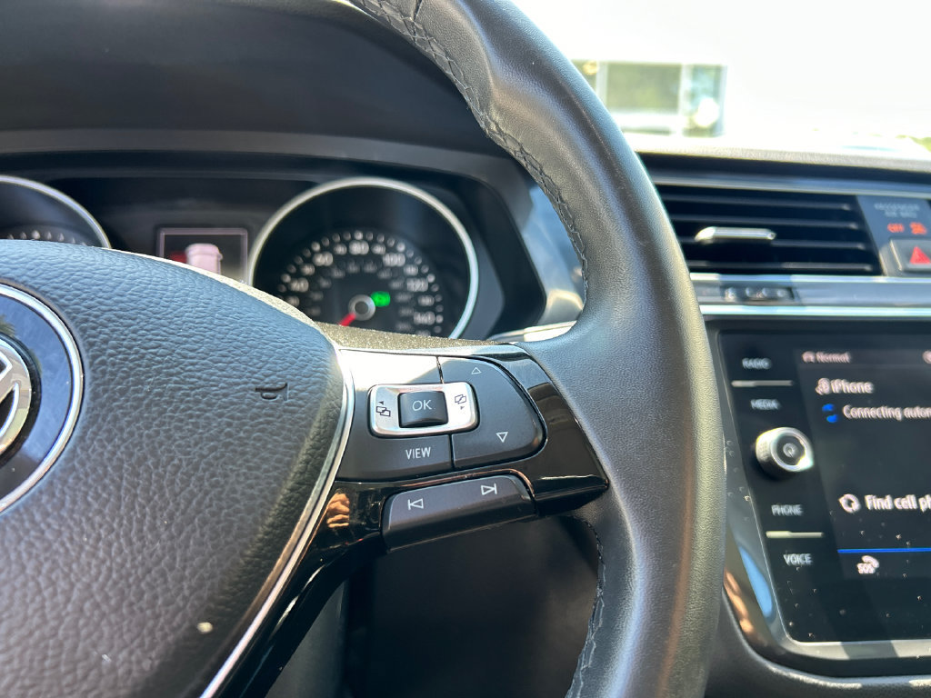 Used 2020 Volkswagen Tiguan SE w/ Panoramic Sunroof Package AWD/4WD image 14