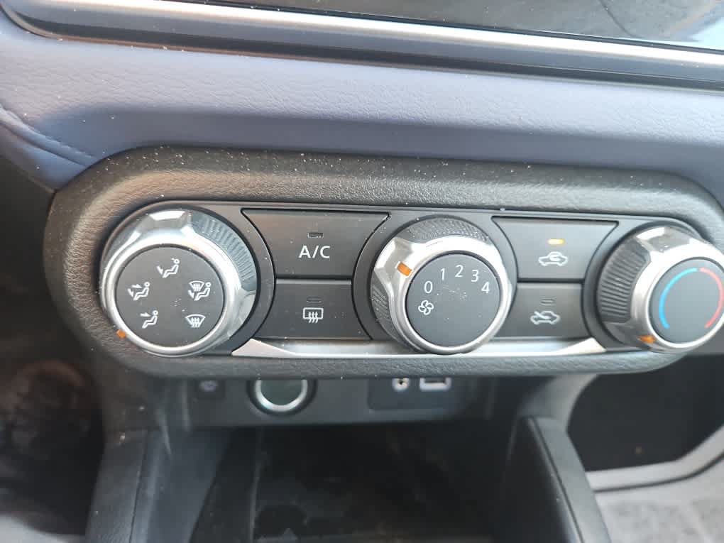 Used 2024 Nissan Versa SV w/ Trunk Package FWD image 17
