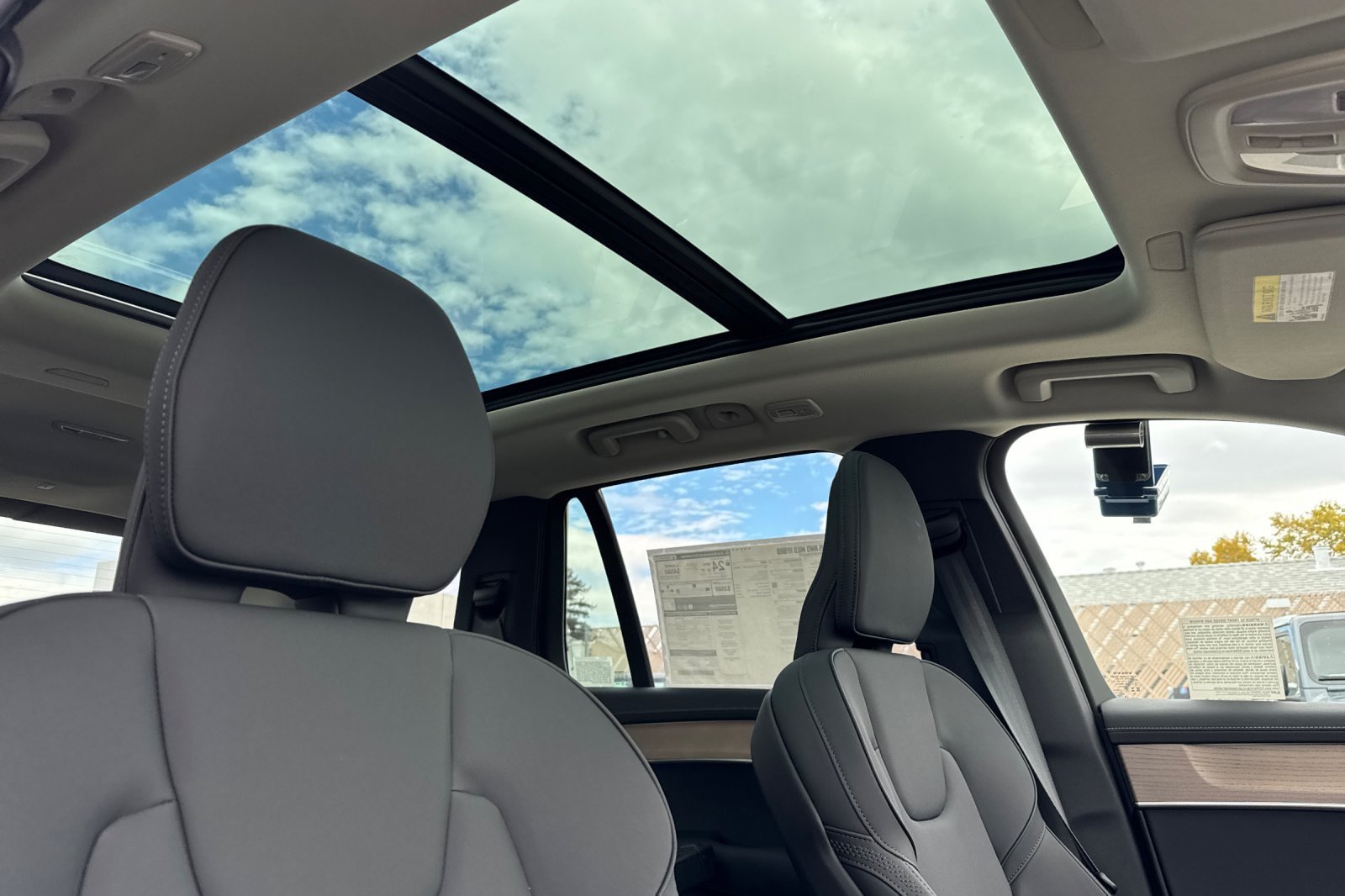 New 2026 Volvo XC90 B5 Plus w/ Protection Package AWD/4WD image 17