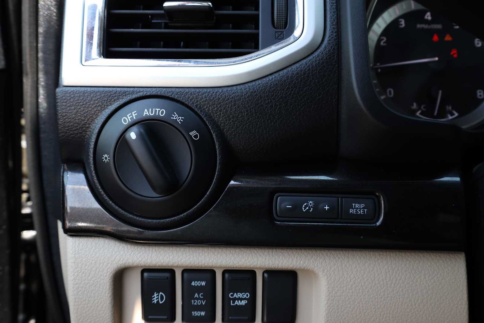 Used 2017 Nissan Titan SV RWD image 29