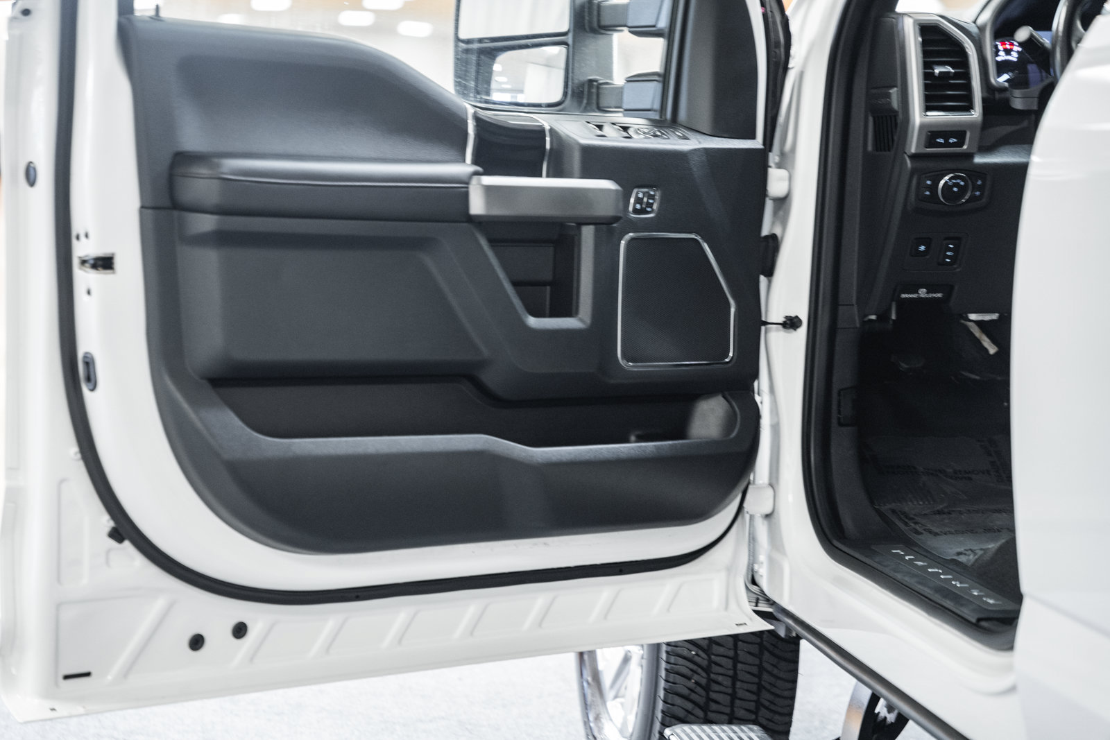 Certified 2022 Ford F250 Platinum AWD/4WD image 39