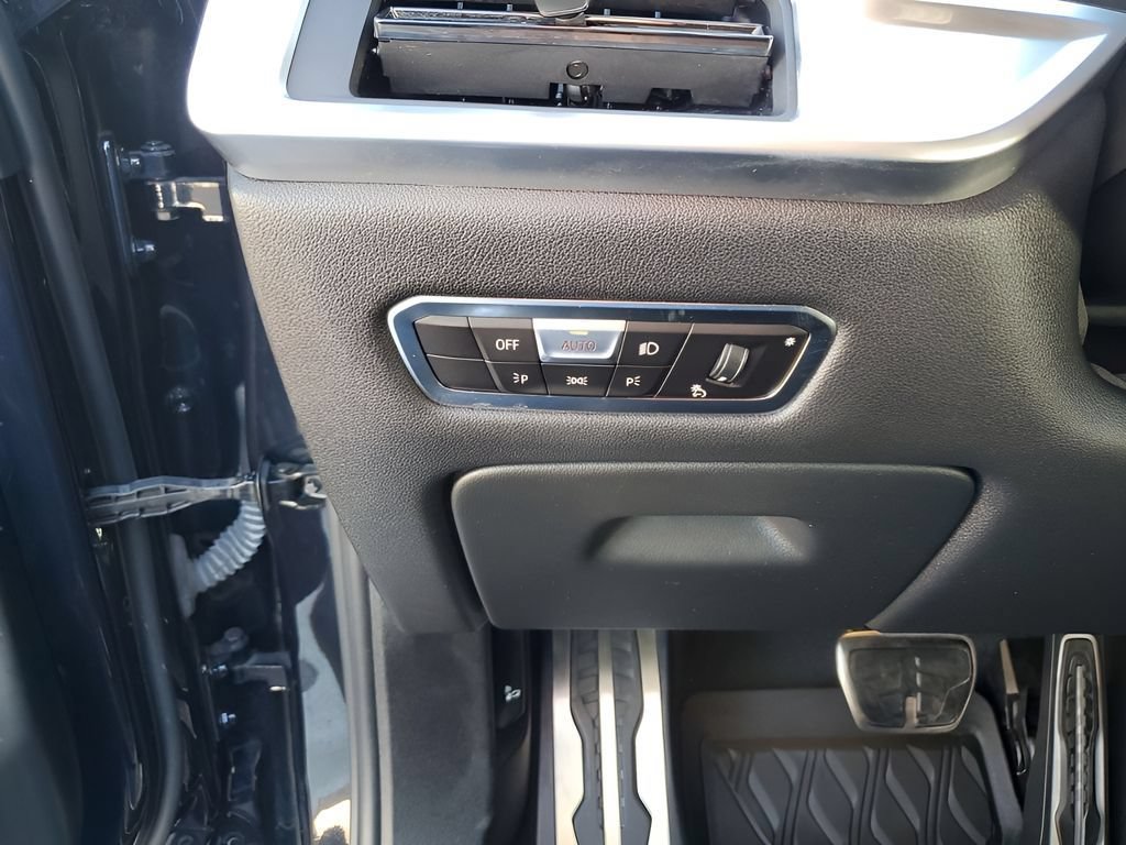 Used 2023 BMW X7 xDrive40i w/ M Sport Package AWD/4WD image 37