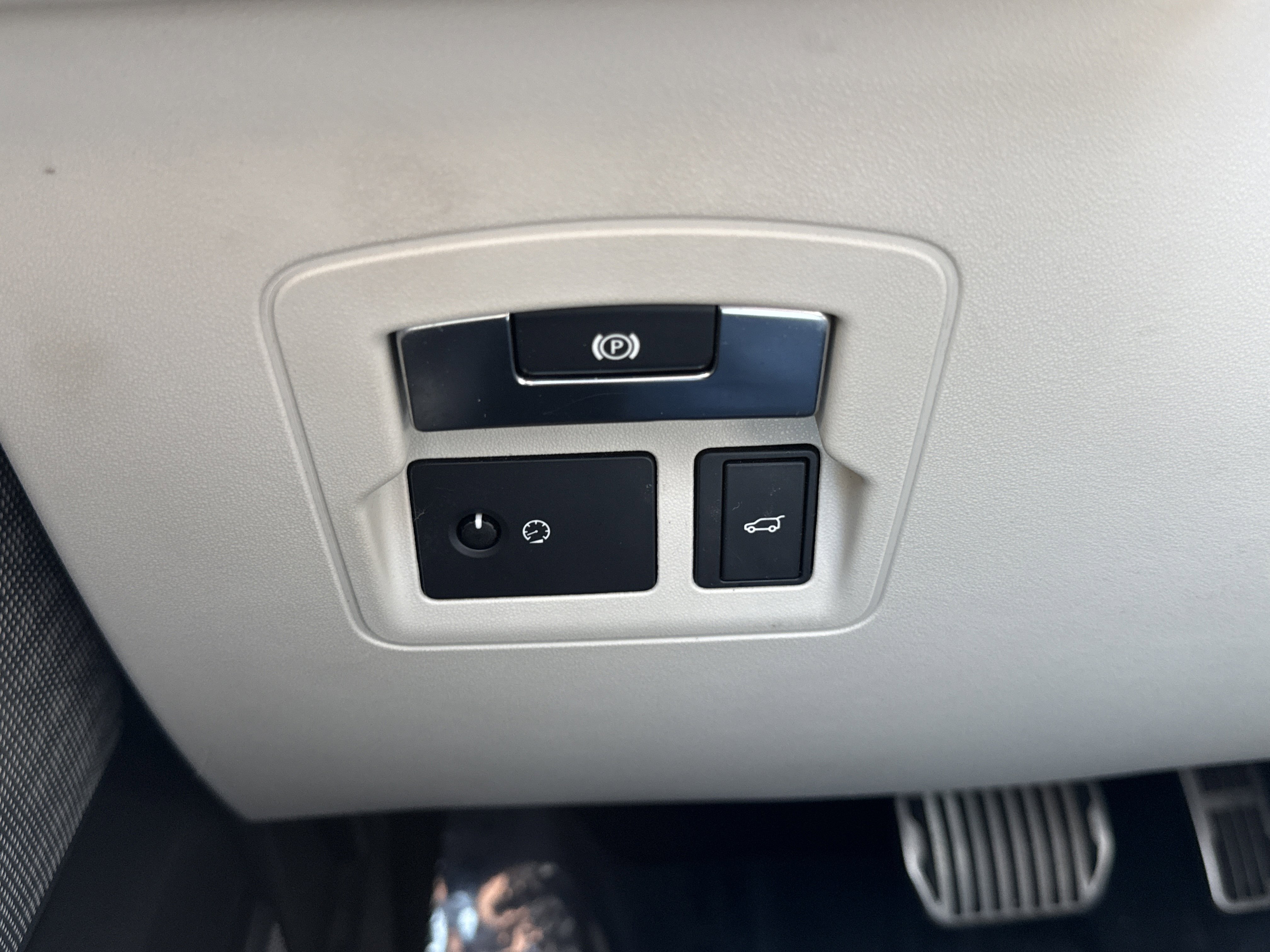 Used 2018 Land Rover Range Rover Velar R-Dynamic SE image 36