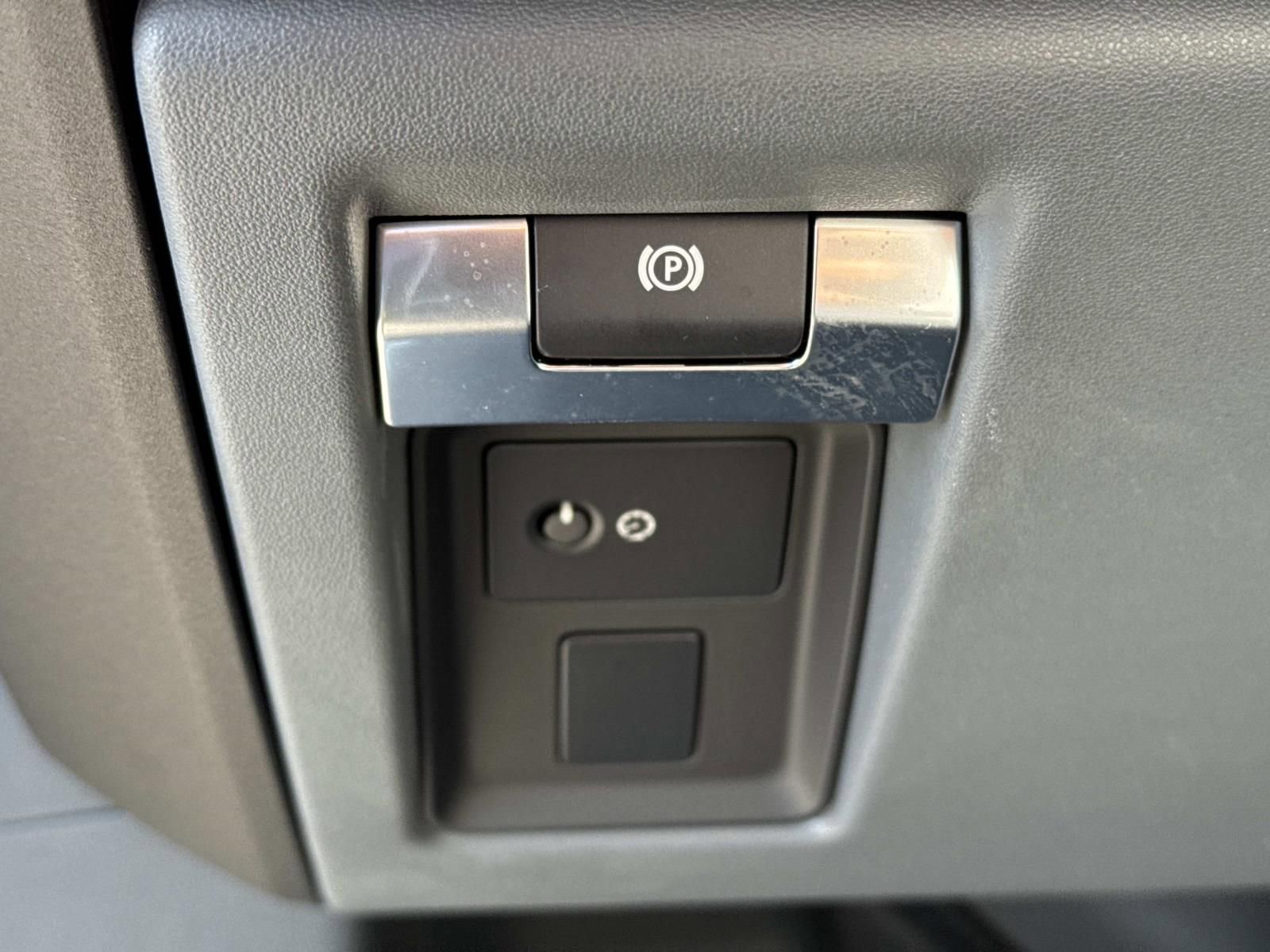 Used 2025 Land Rover Defender 130 X image 21