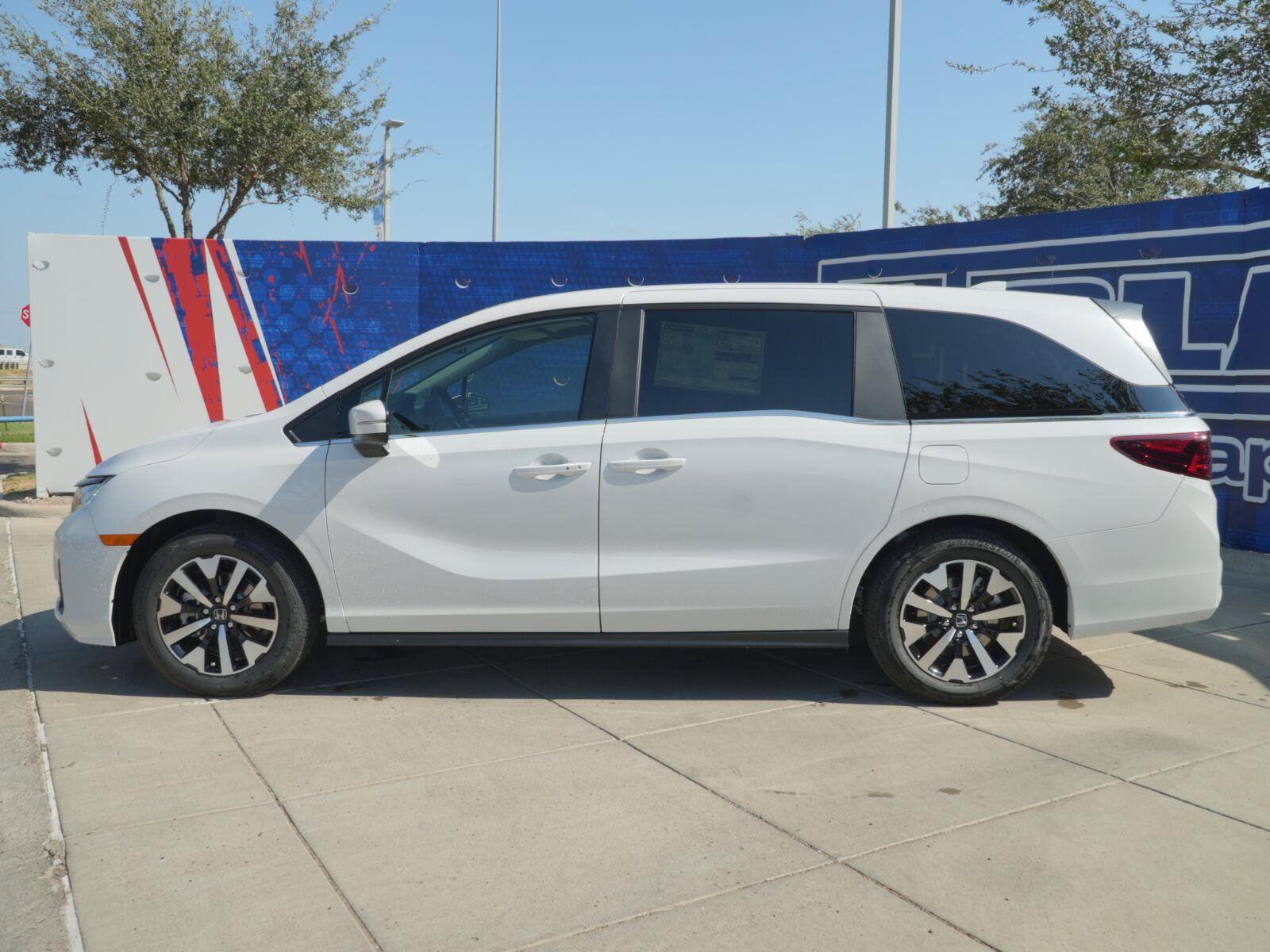 New 2026 Honda Odyssey EX-L image 11