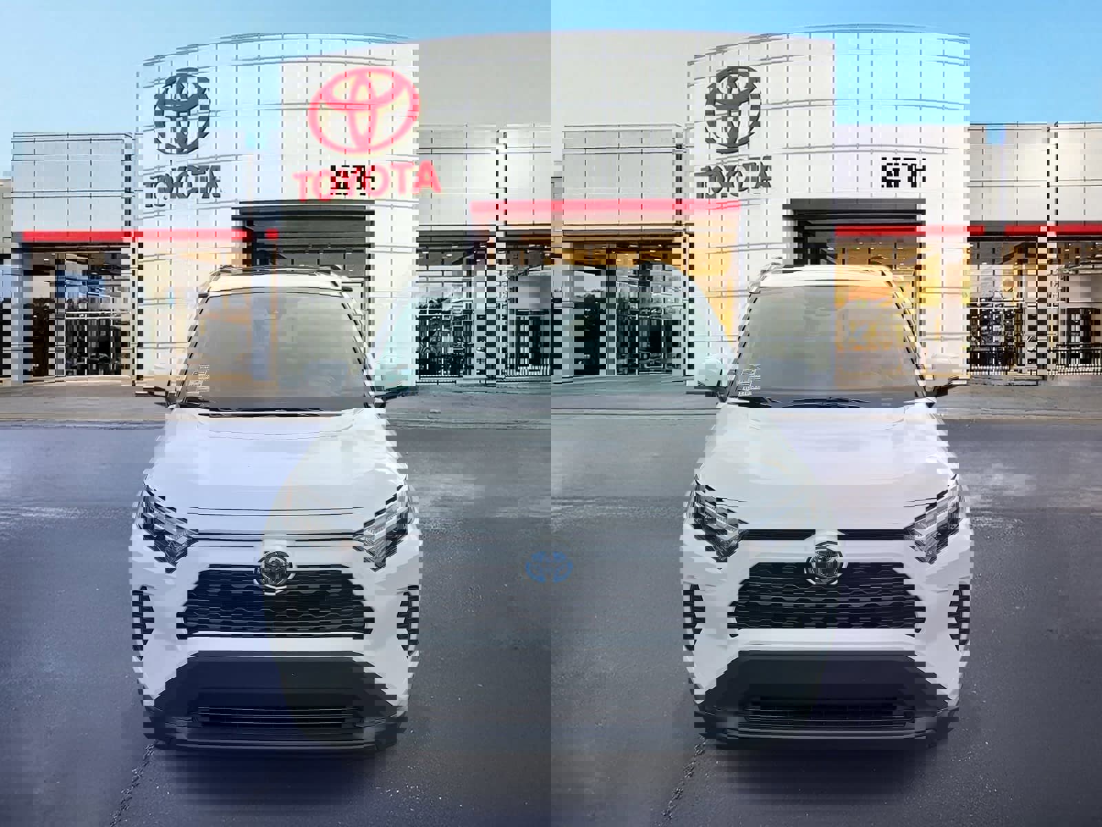 Used 2024 Toyota RAV4 XLE w/ Convenience Package image 2