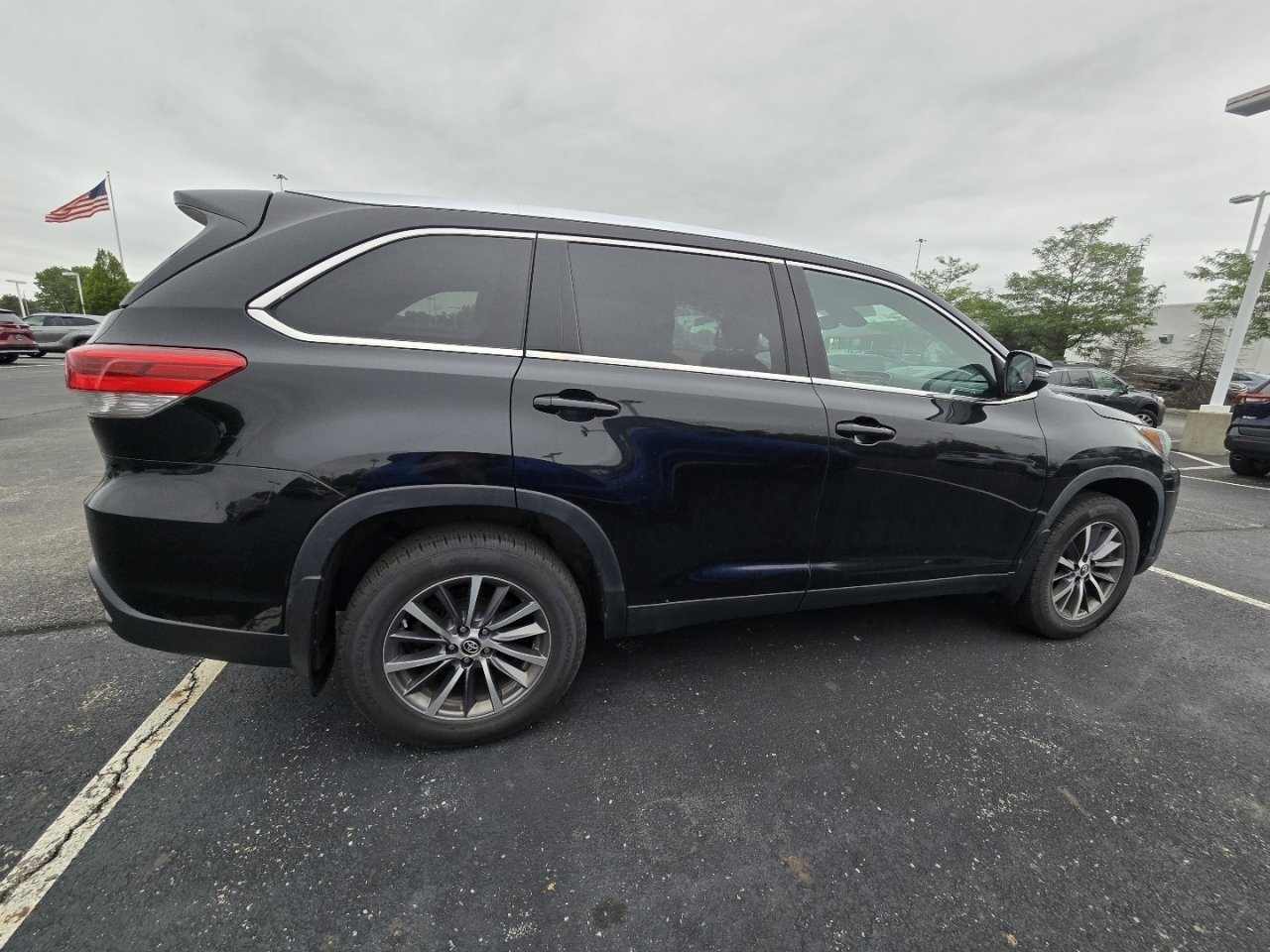 Used 2019 Toyota Highlander XLE AWD/4WD image 8