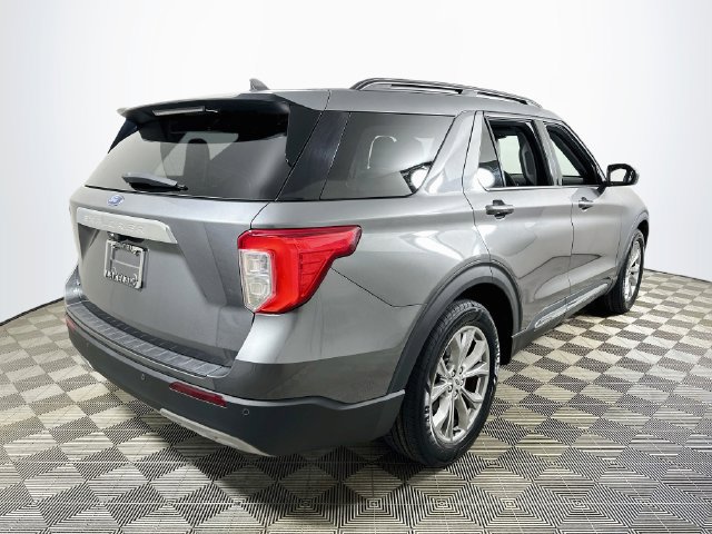Used 2023 Ford Explorer XLT w/ Equipment Group 202A RWD image 3