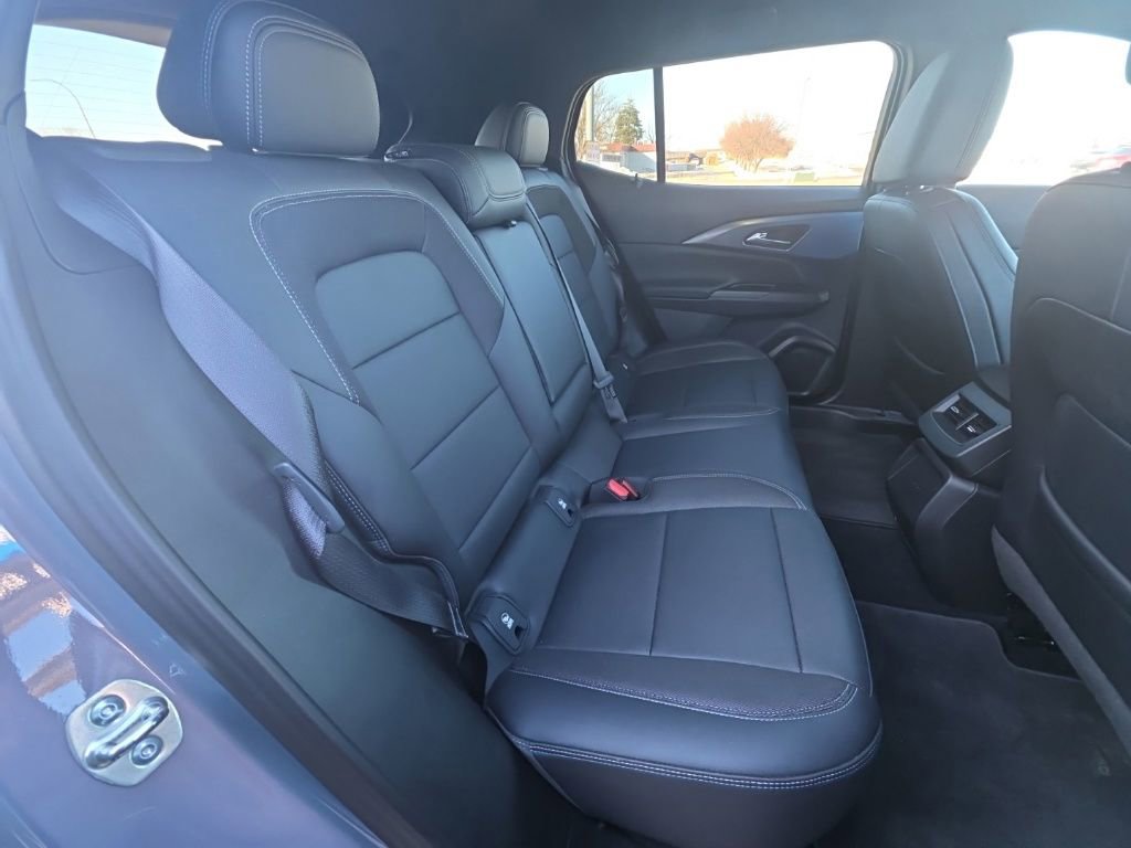 Used 2025 Chevrolet Equinox EV LT w/ Convenience Package image 19