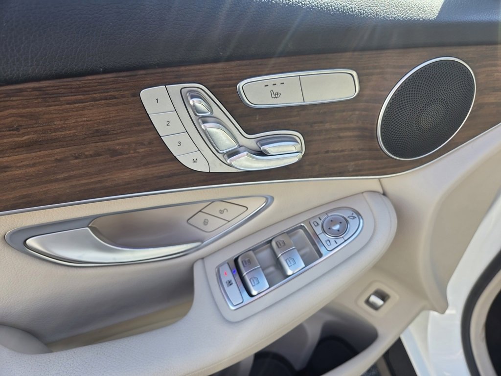 Used 2022 Mercedes-Benz GLC 300 4MATIC w/ Premium Package Lite image 14