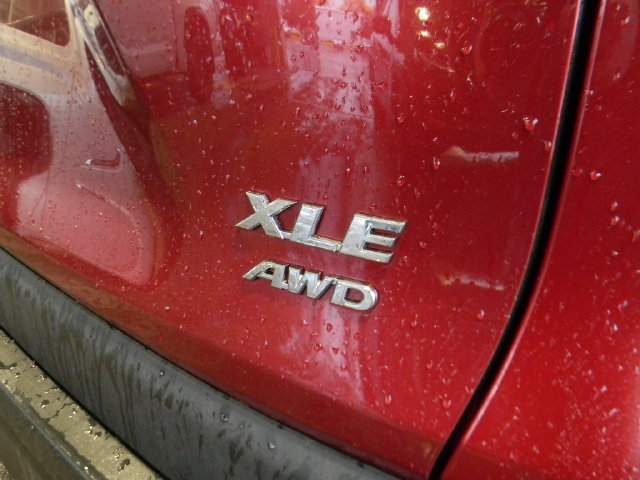 Used 2020 Toyota RAV4 XLE Premium AWD/4WD image 8