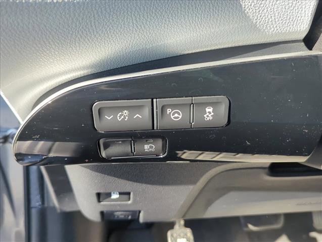 Used 2021 Toyota Prius XLE image 10