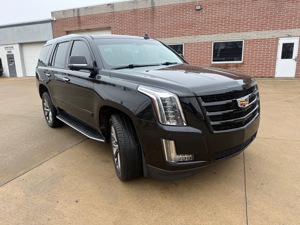 Used 2020 Cadillac Escalade Luxury w/ Escalade Sport Edition image 3