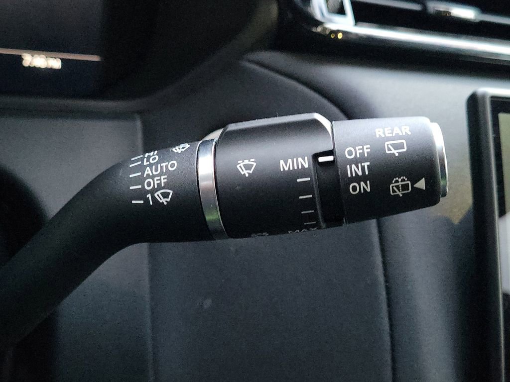 Used 2025 Land Rover Range Rover Velar Dynamic SE AWD/4WD image 36