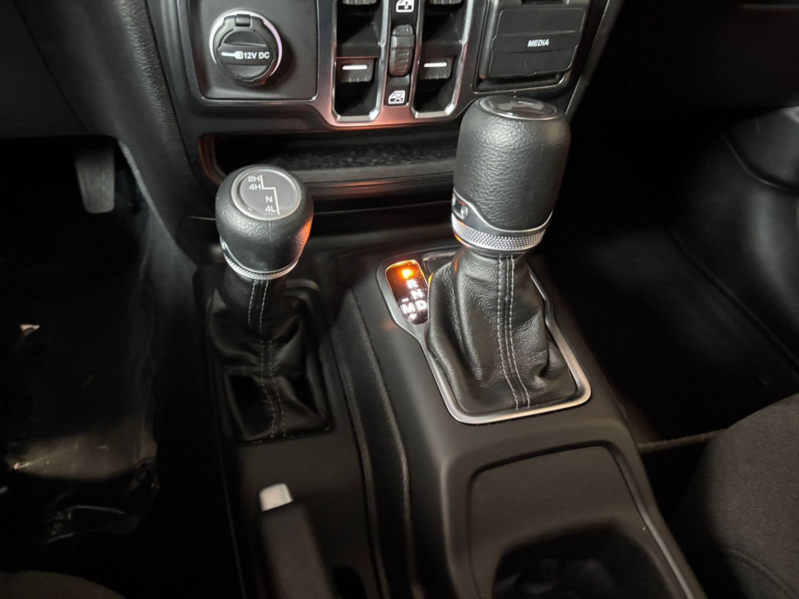 Used 2025 Jeep Wrangler Unlimited Sahara AWD/4WD image 40