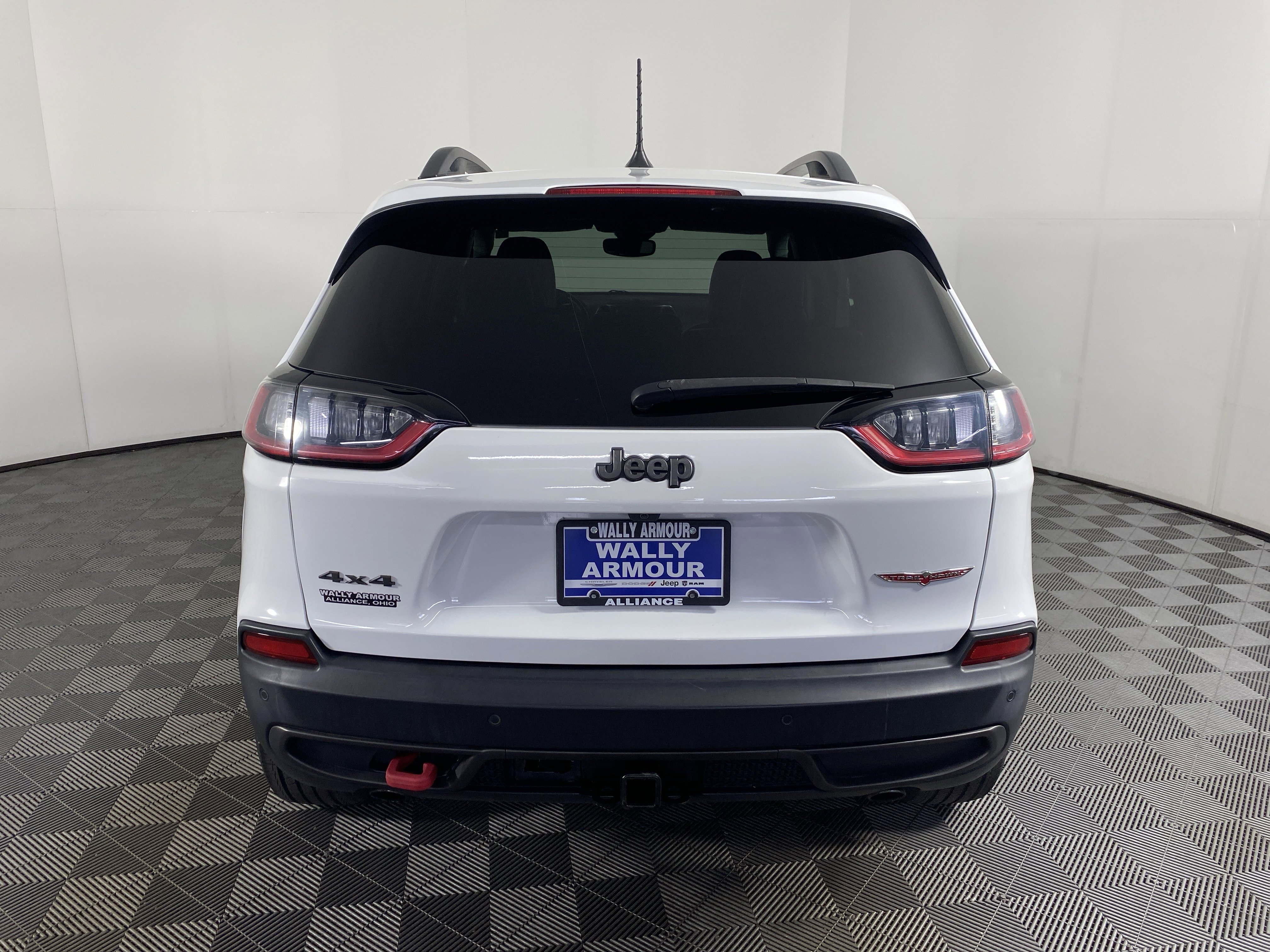 Used 2019 Jeep Cherokee Trailhawk image 10
