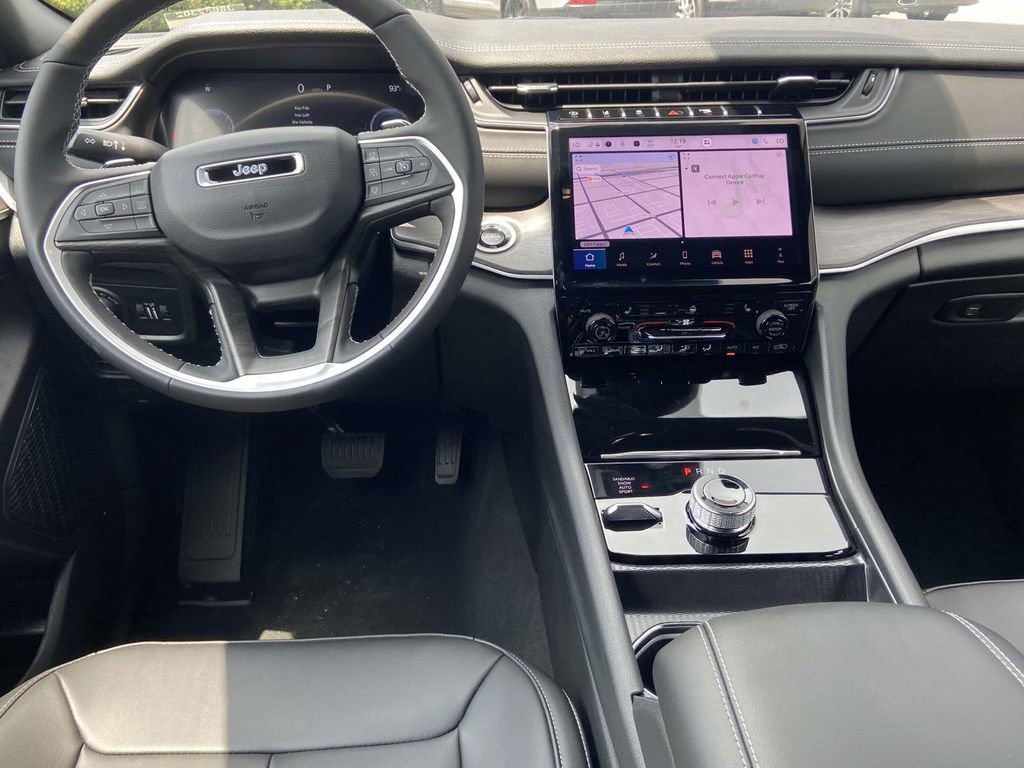 New 2025 Jeep Grand Cherokee L Limited w/ Black Appearance Package image 11