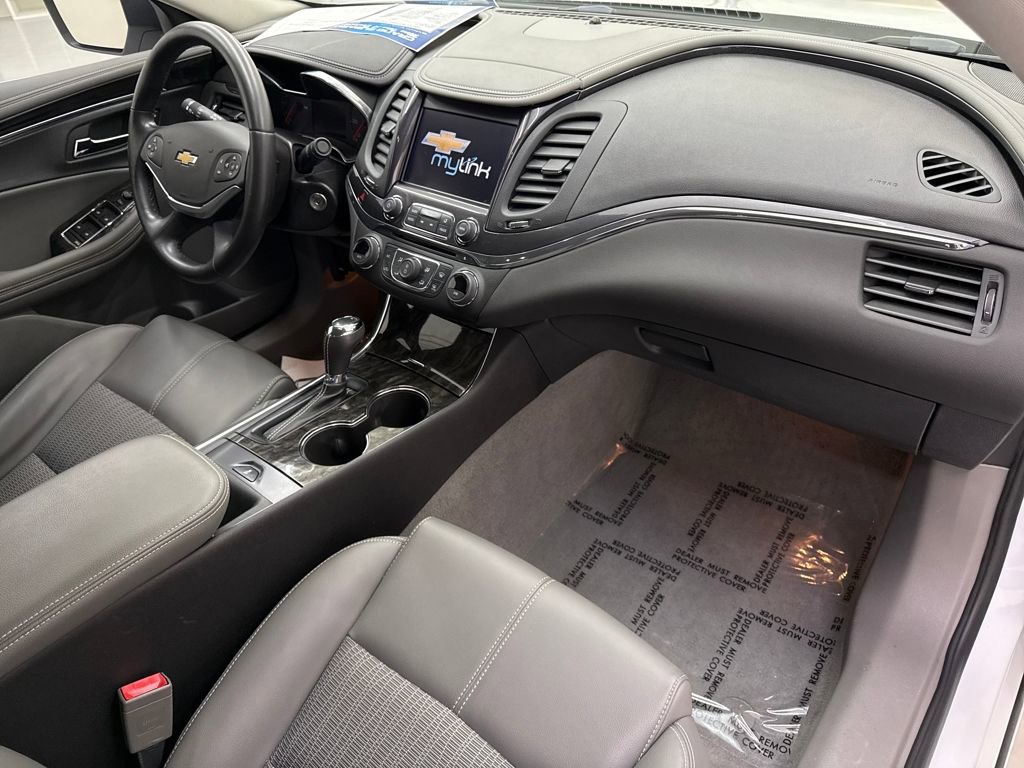 Used 2014 Chevrolet Impala LT w/ Convenience Package image 20