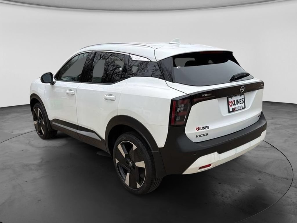 Used 2025 Nissan Kicks SR FWD image 7