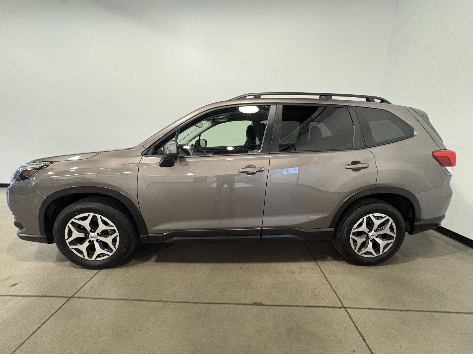 Used 2024 Subaru Forester Premium AWD/4WD image 6