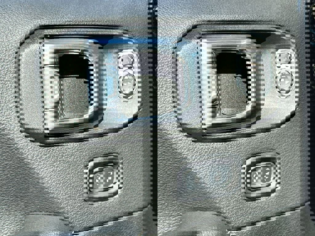 Used 2022 Jeep Wrangler Unlimited Sahara 4xe image 13