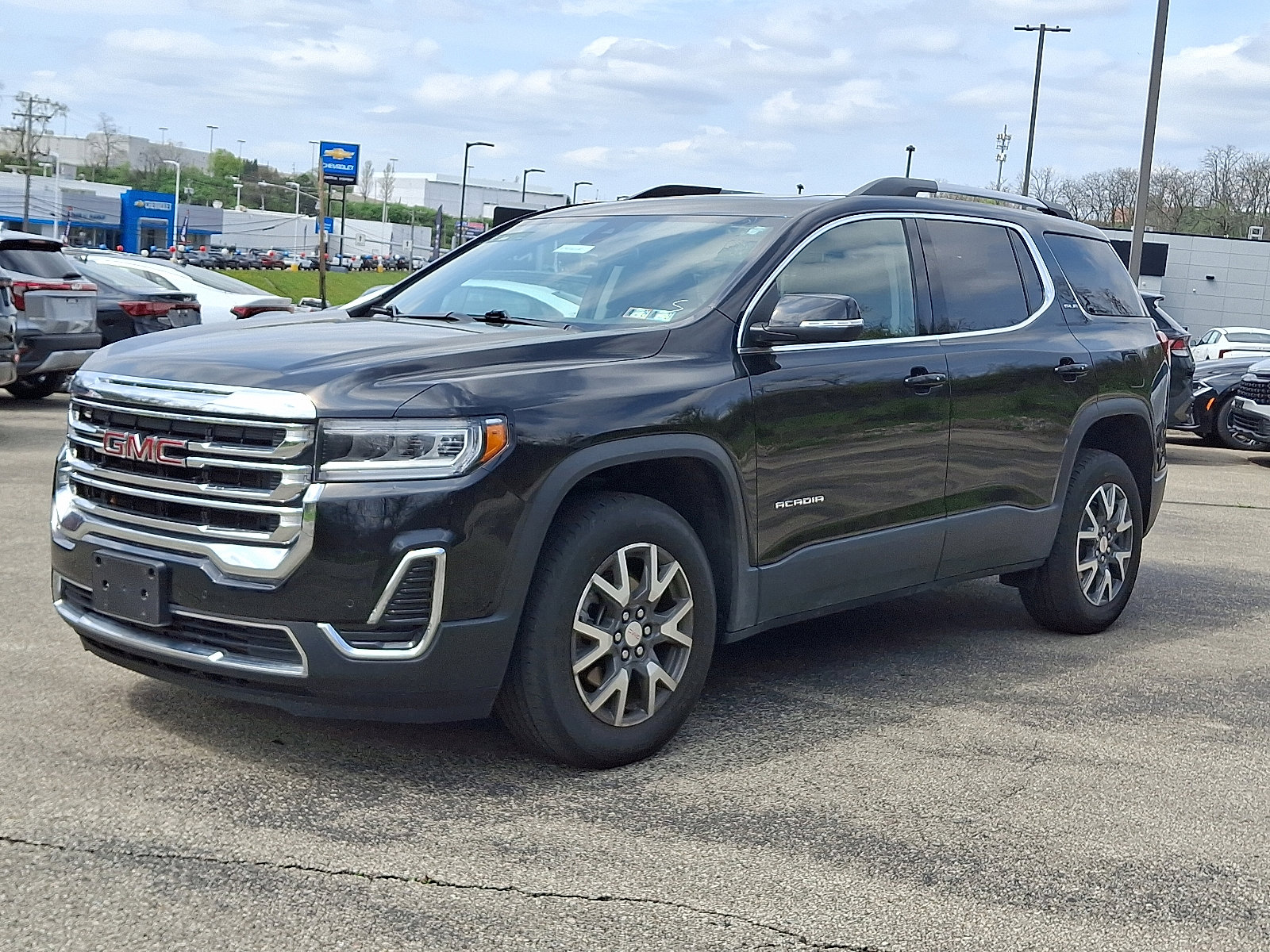 Used 2023 GMC Acadia SLE w/ Driver Convenience Package image 3