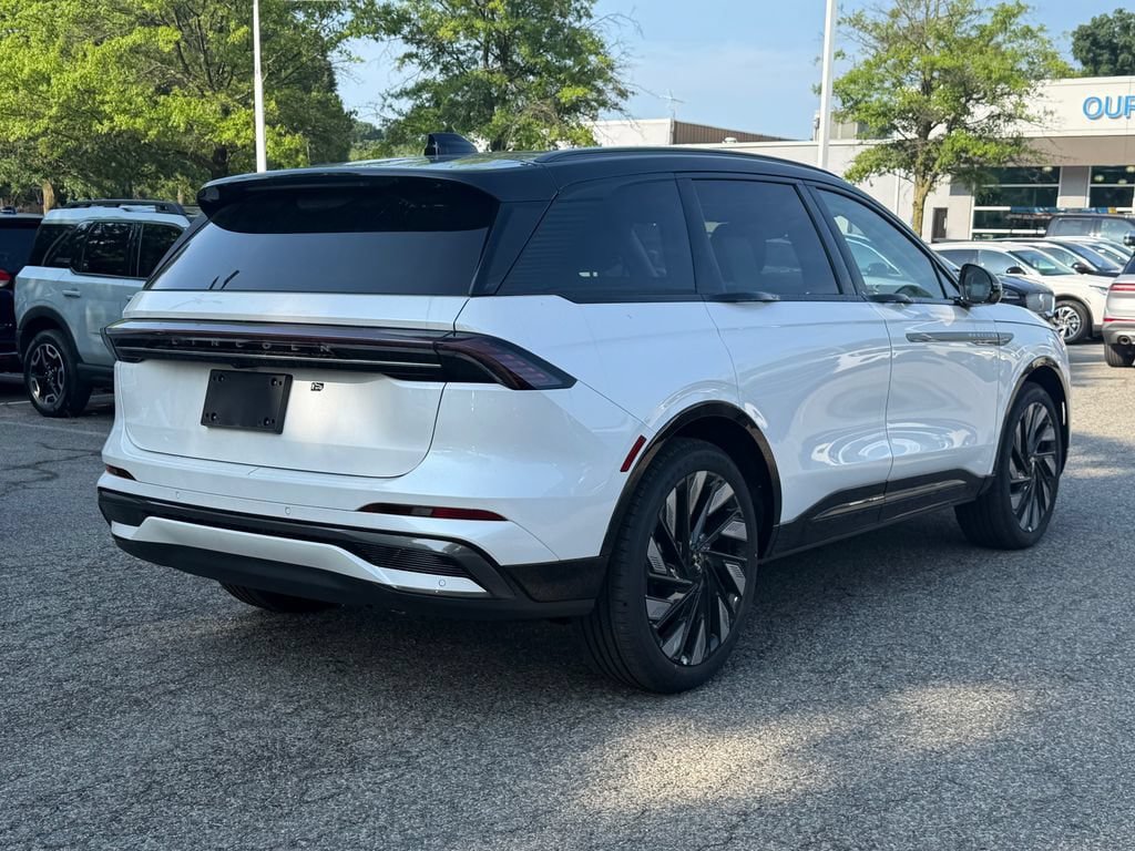 New 2026 Lincoln Nautilus Reserve w/ Jet Appearance Package AWD/4WD image 7