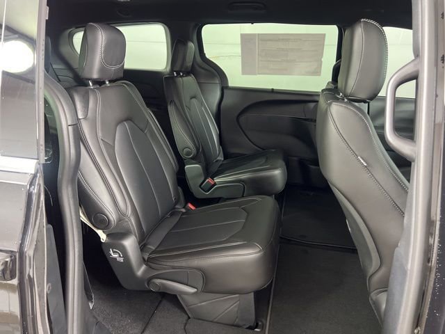 New 2026 Chrysler Pacifica Select FWD image 13