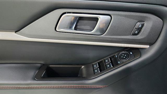 Used 2025 Ford Explorer ST-Line w/ ST-Line Street Pack image 20