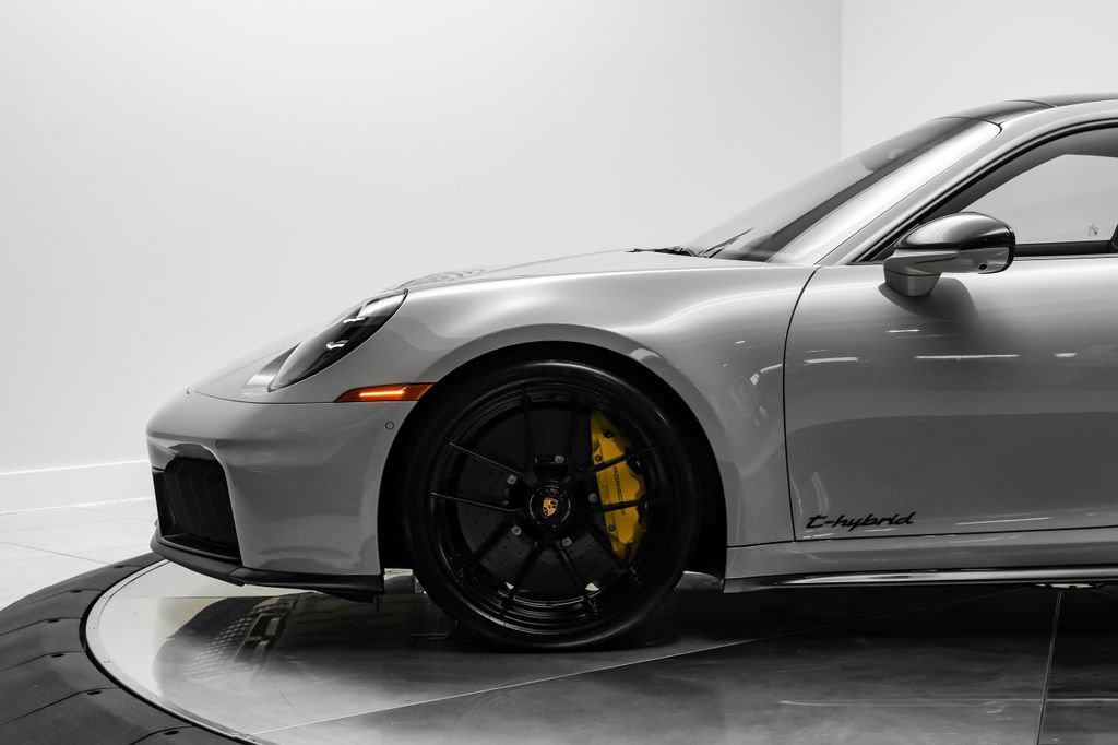 Used 2026 Porsche 911 Carrera GTS RWD image 17
