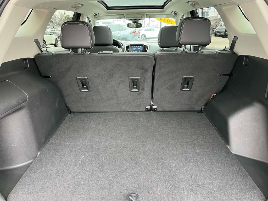 Used 2024 GMC Terrain Denali w/ Denali Premium Package image 17