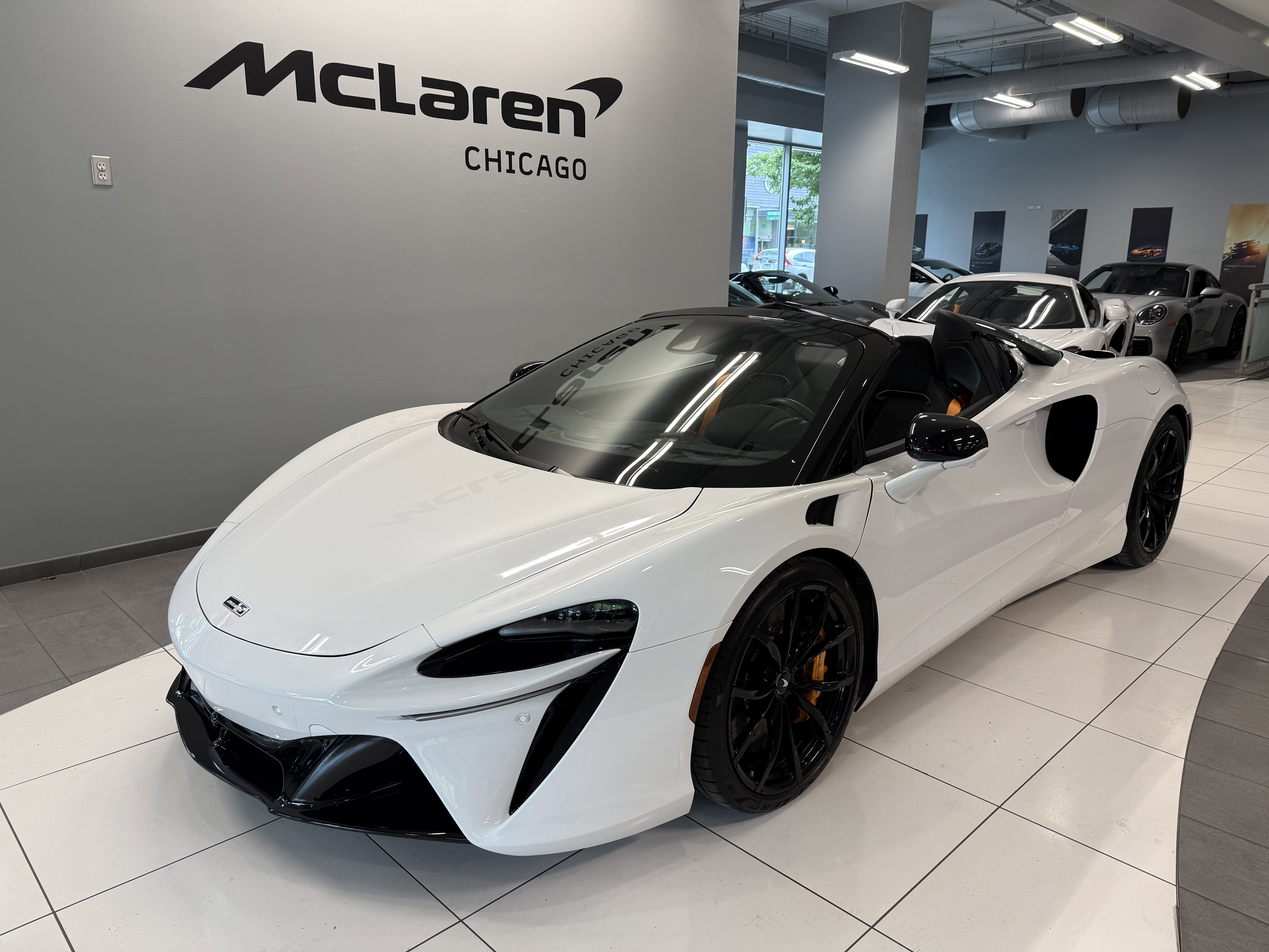 Used 2025 McLaren Artura Spider RWD image 12