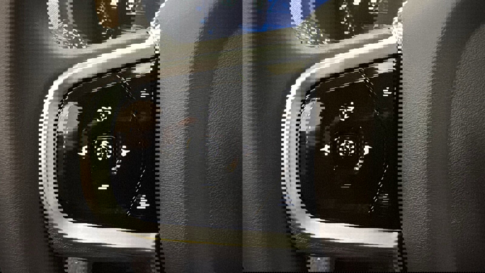 New 2026 Volvo XC90 T8 Plus w/ Protection Package Premier image 13