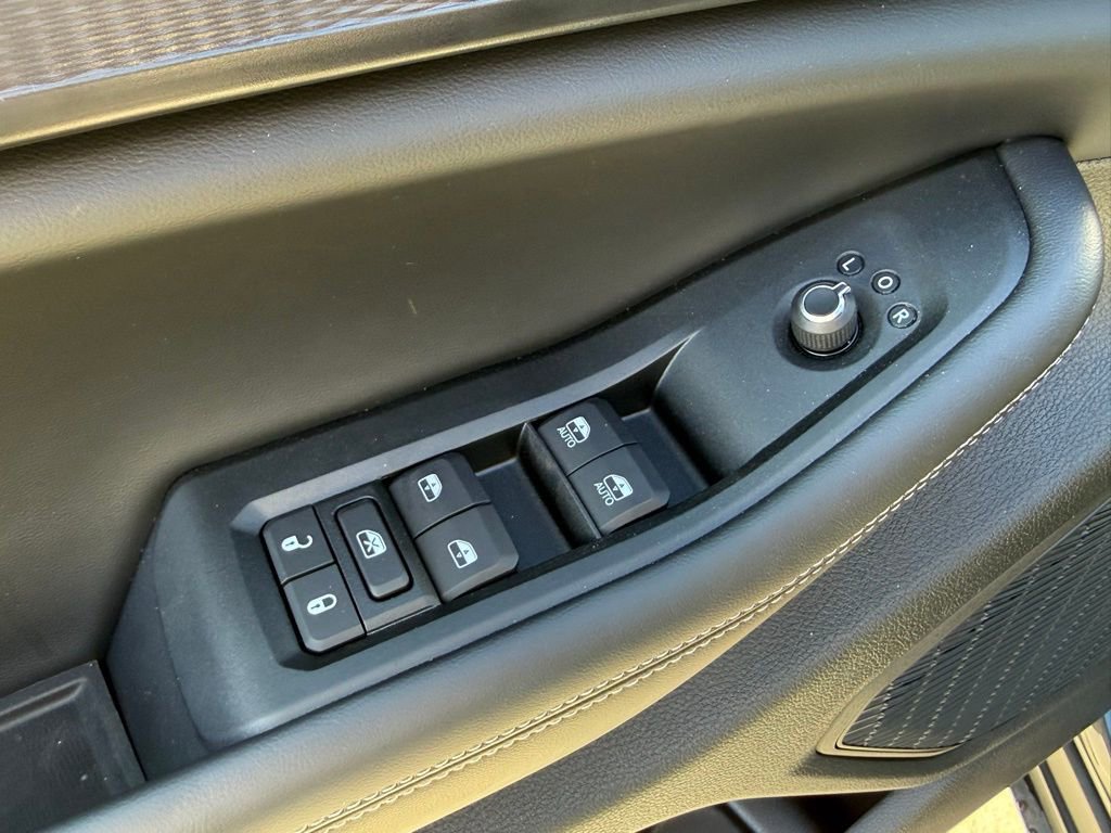 New 2025 Jeep Grand Cherokee L Laredo w/ Luxury Tech Group I image 14