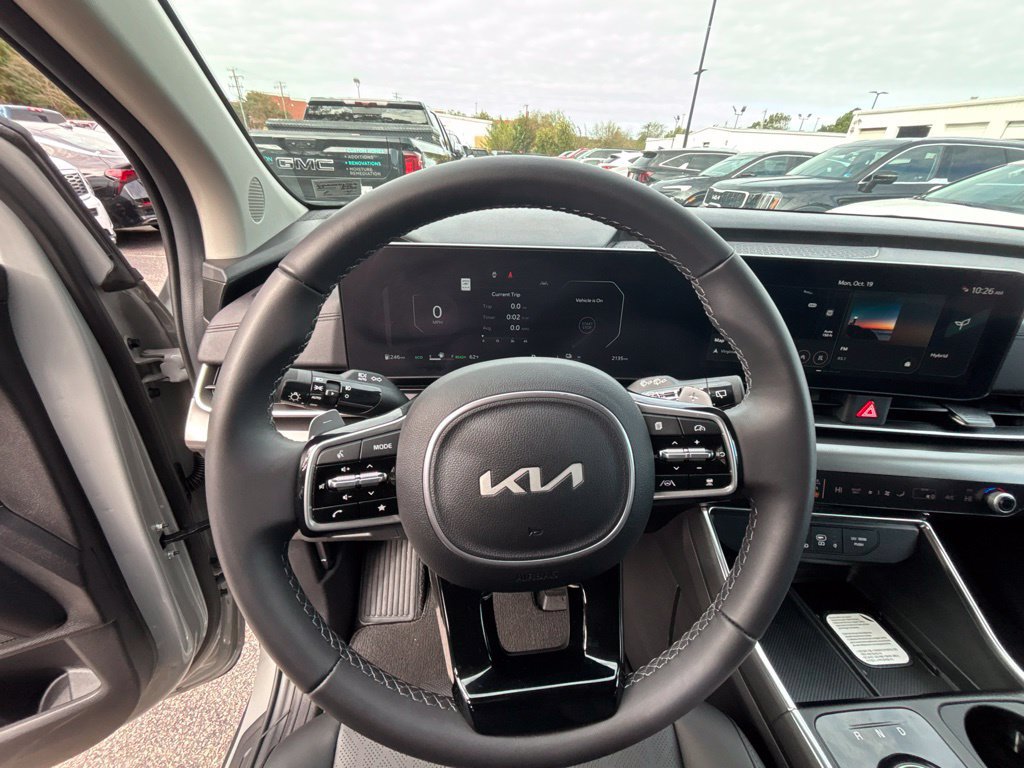 Certified 2026 Kia Carnival SX FWD image 12