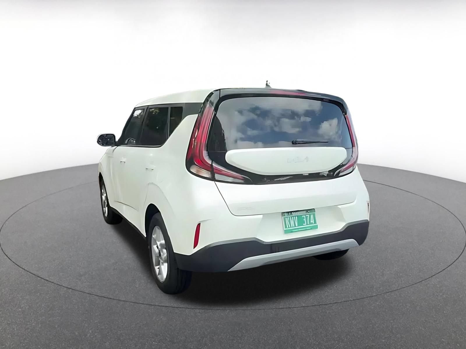 Used 2025 Kia Soul LX w/ LX Technology Package FWD image 10