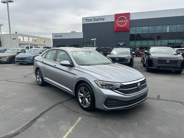 Used 2024 Volkswagen Jetta SE FWD image 1