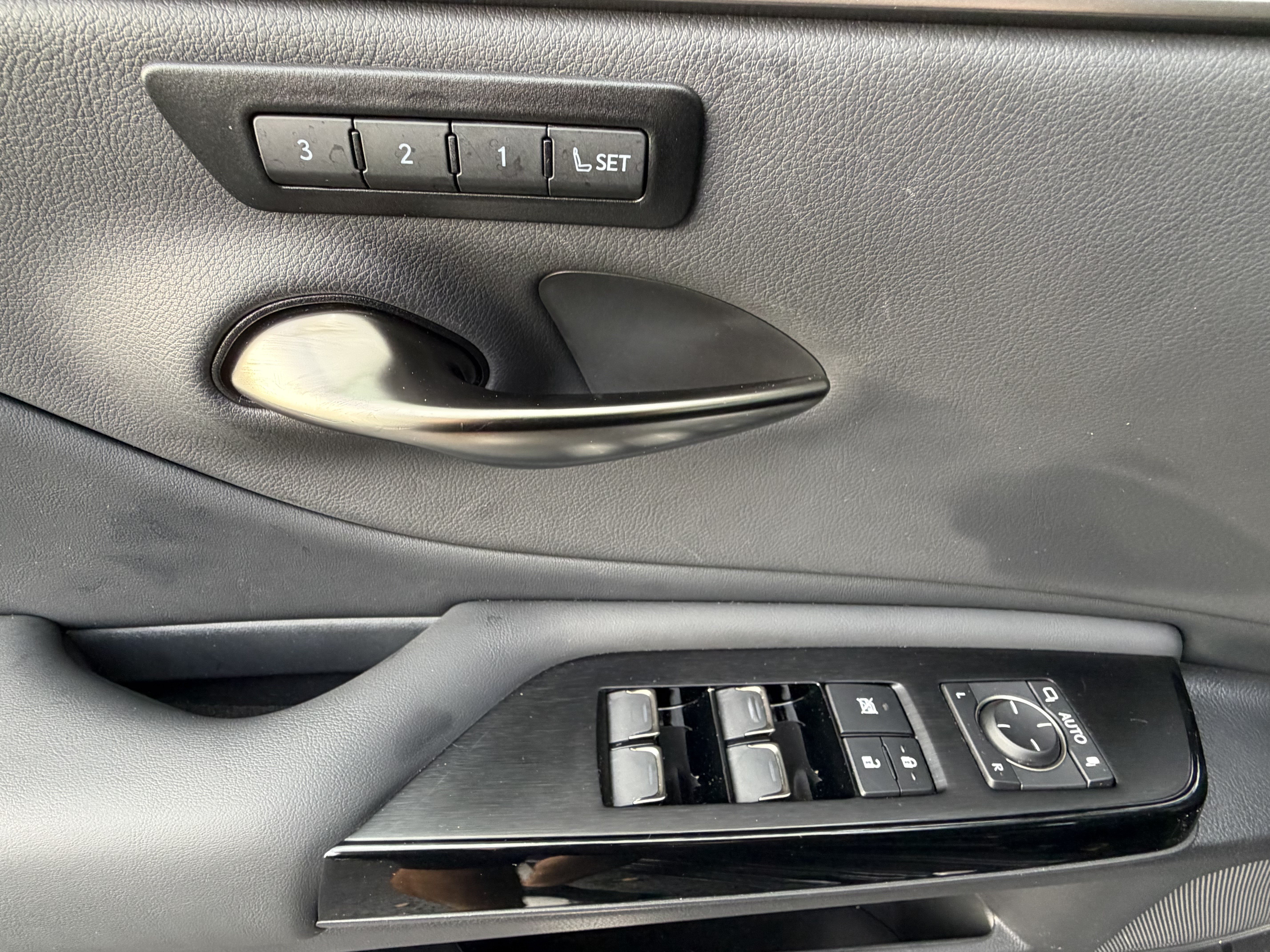 Certified 2025 Lexus ES 350 w/ Premium Package FWD image 13