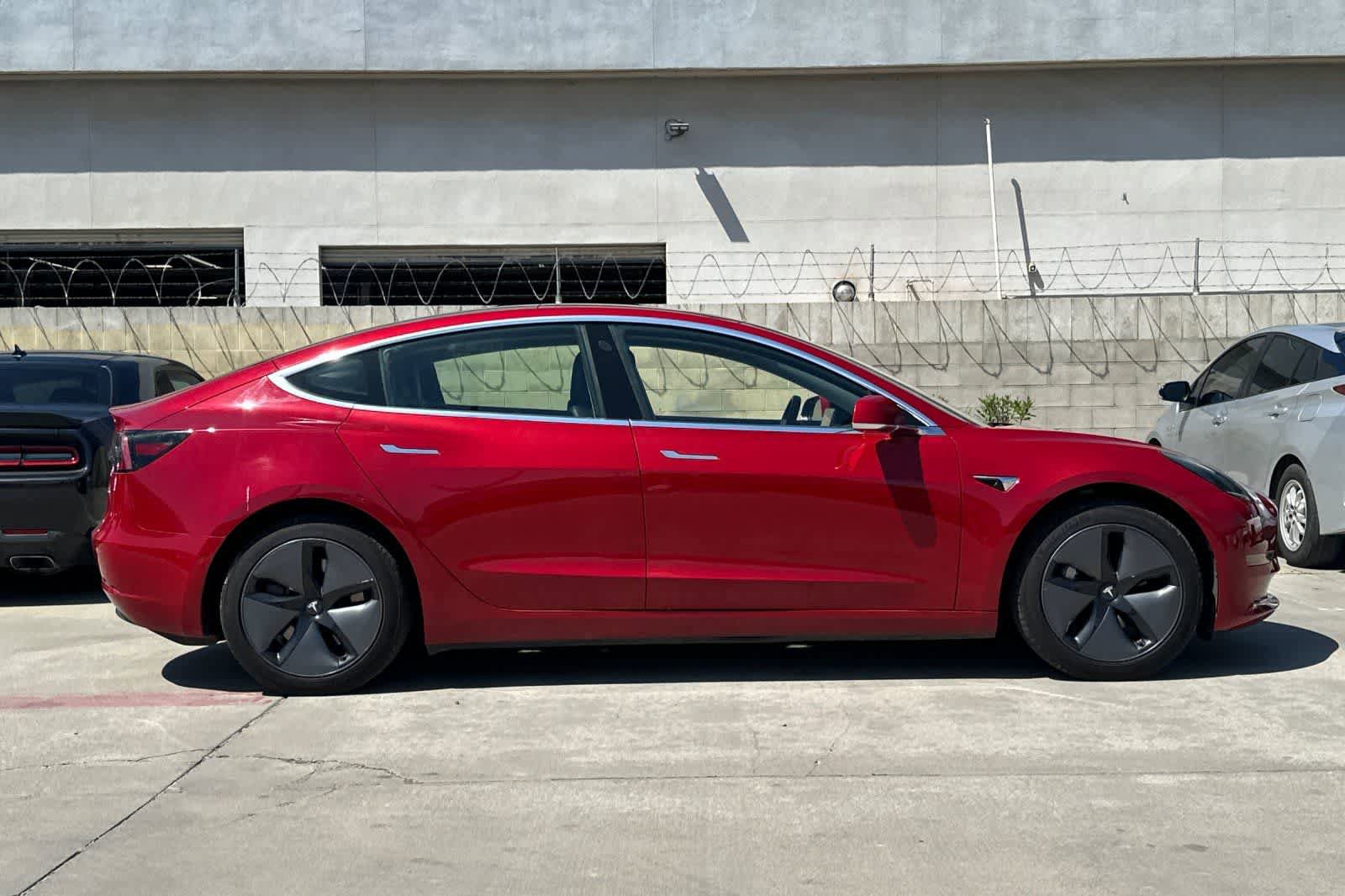 Used 2018 Tesla Model 3 Mid Range RWD image 9